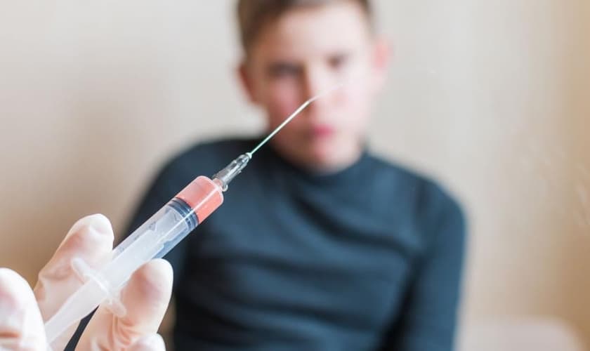 Os hormônios injetados para transição de gênero têm sido apontados por diversos médicos como perigosos e sem nenhuma comprovação de eficiência. (Foto: CBN News)