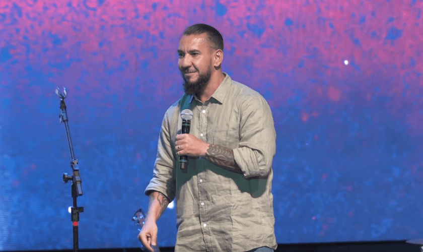 Rodolfo Abrantes falou sobre a importância de estar na vontade de Deus e se preparar para a próxima estação. (Foto: Reprodução/YouTube)