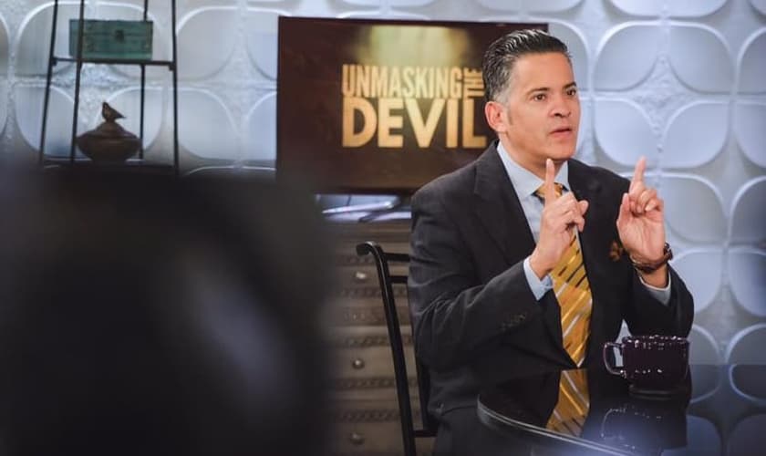 O evangelista John Ramirez é conhecido por seu testemunho de libertação do satanismo. (Foto: Reprodução/Facebook)