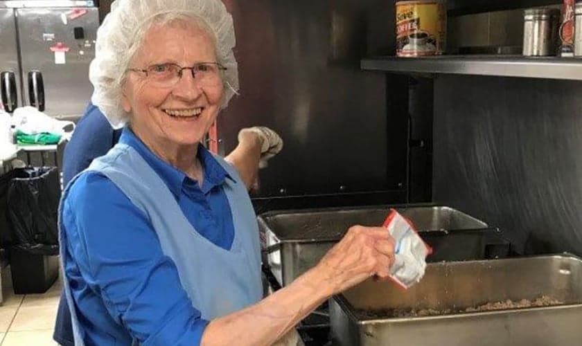 Phyllis Harper, de 88 anos, é conhecida em sua igreja por cozinhar para os necessitados. (Foto: AG News)