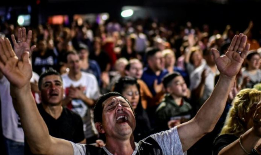 Culto evangélico na Argentina. (Foto: Reprodução/MercoPress)