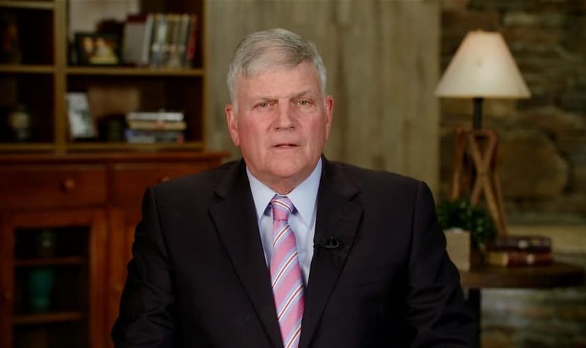 Franklin Graham é filho do saudoso evangelista "Billy Graham" e atual presidente da associação evangelística fundada pelo pai. (Foto: Christian Broadcast Network)