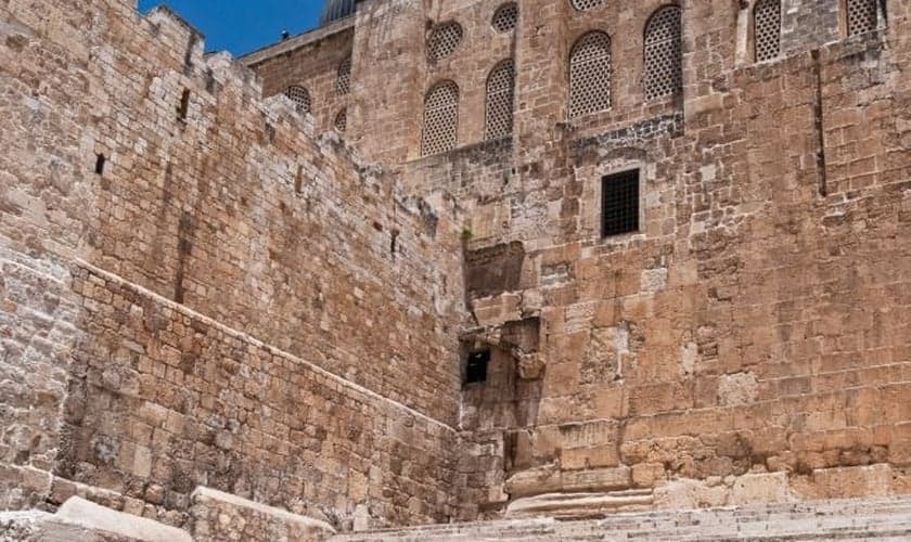 Antiga rua construída por Pôncio Pilatos termina perto das escadas no sul do Muro das Lamentações. (Foto: Shutterstock)