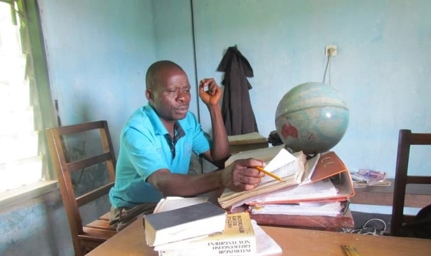 Benjamin Tem tinha 48 anos e trabalhava no projeto de tradução da Bíblia para o dialeto Aghem, falado em Camarões. (Foto: Aghem Bible Translation)