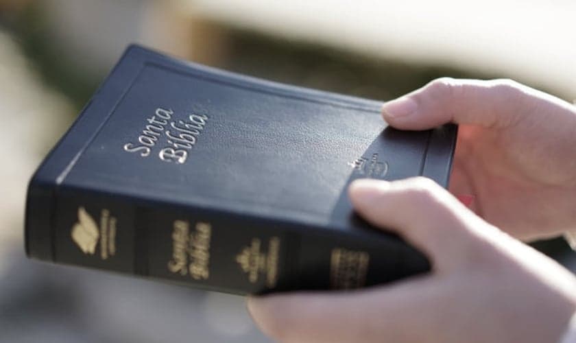 Exemplar da Bíblia. (Foto: Reprodução/Bitter Winter)