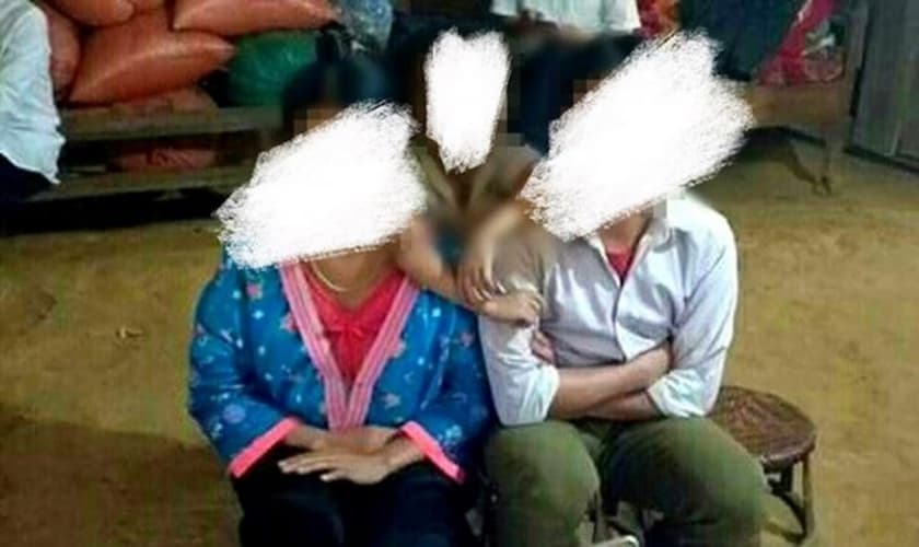 Família teve sua casa destruída e seus bens saqueados, após se recusar a negar sua fé em Jesus. (Foto: Portas Abertas - EUA)