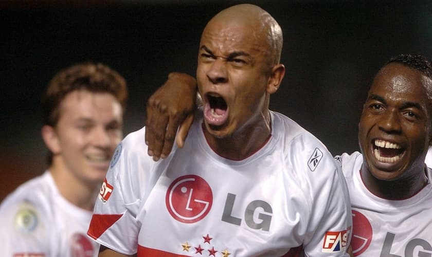 Alex Silva, em jogo como zagueiro do São Paulo. (Foto: Rubens Chiri/Site oficial SPFC)