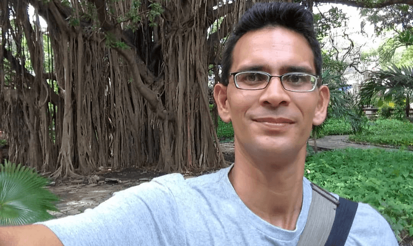 Pastor Ricardo Fernández Izaguirre denuncia abusos do regime cubano. (Foto: Reprodução/Facebook)