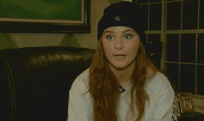 Katie Qualls, de 17 anos, durante entrevista à WLBT. (Foto: Reprodução/ WLBT)