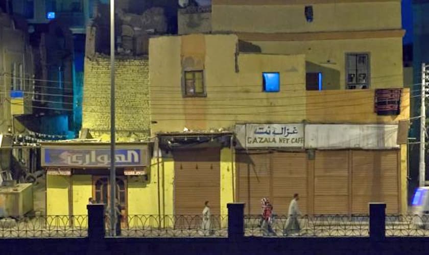 Fachada de prédio residencial em vila do Egito. (Foto: Reprodução/God Reports)