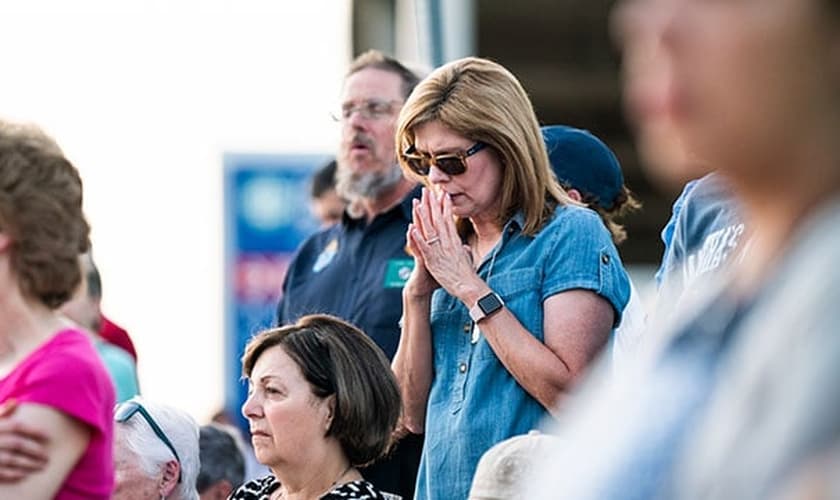 Voluntários se uniram do lado de fora de clínicas de aborto em todo o mundo para orar por gestantes e apresentá-las outra alternativa, as convencendo a desistir da interrupção da gravidez. (Foto: NTC/Juan Guajardo)