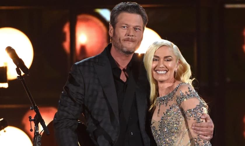 Blake Shelton (esquerda) e Gwen Stefani (direita). (Foto: AP Photo)