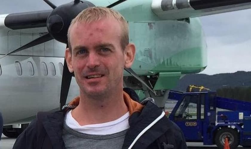 Roar Flottum conta sobre espancamento que sofreu por muçulmanos enquanto evangelizava. (Foto: Reprodução/Idag)