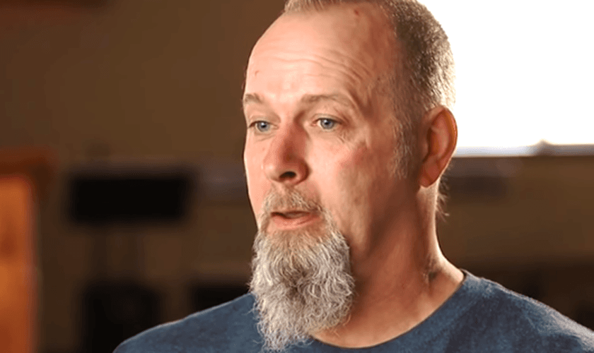 Brian Cole compartilha seu testemunho de restauração. (Foto: Reprodução/God Reports)