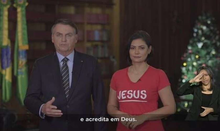Jair e Michelle Bolsonaro em pronunciamento oficial de Natal. (Foto: Reprodução)