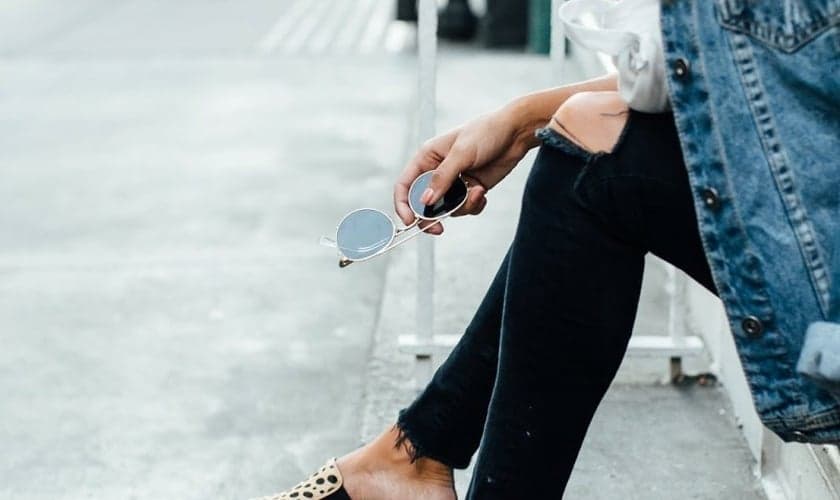 Looks que vão te inspirar a combinar jeans com flats. (Foto: Reprodução/Moda It)