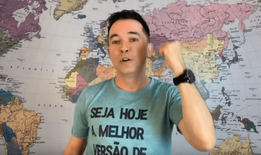 Lucinho Barreto em ministração. (Foto: Reprodução/YouTube)