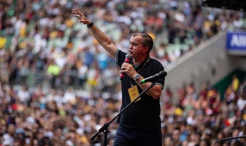 Luiz Hermínio em ministração no The Send Brasil, no Allianz Parque. (Foto: Instagram/Luiz Hermínio)
