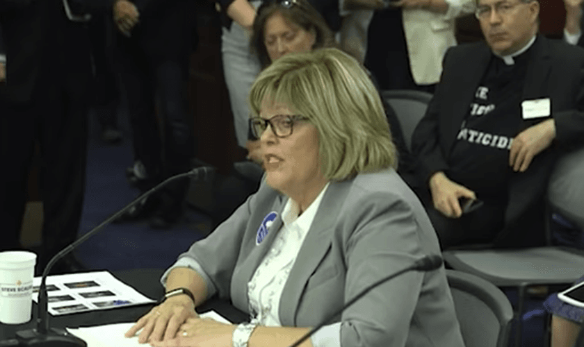 Jill Stanek depôs no Comitê Judiciário do Senado dos EUA. (Foto: Illinois Review)