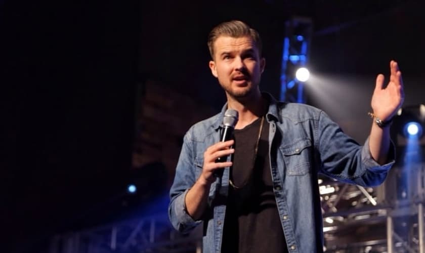 Rich Wilkerson Jr., líder da Igreja Vous com sede em Miami, prega durante conferência na Califórnia. (Foto: Javier Torres Studios)