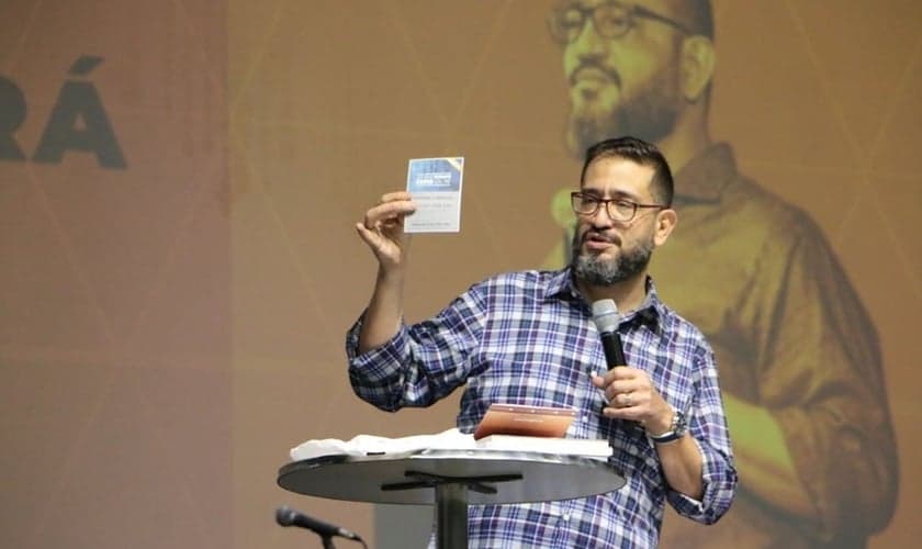O pastor Luciano Subirá explica se é correto ou não cobrar por eventos cristãos. (Foto: Instagram/Luciano Subirá)