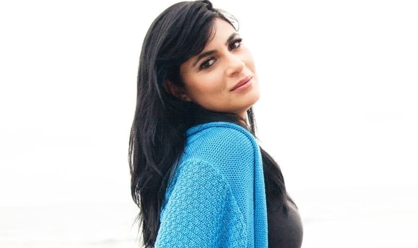 Fernanda Brum está lançando seu novo EP, "Águas Profundas" nas plataformas digitais. (Foto: Divulgação)