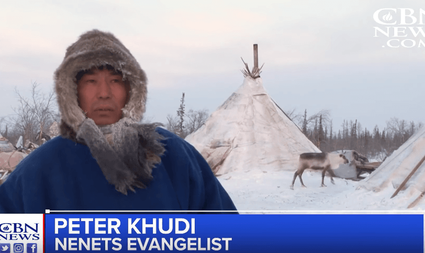 O missionário Peter Khudi viaja regularmente à Sibéria para ministrar aos moradores. (Foto: Reprodução/CBN News)