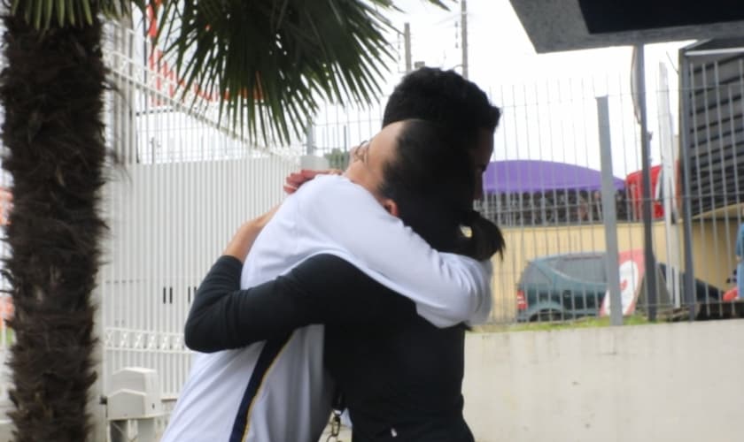 Estudantes organizam bolsas para campanha do Dia Internacional da Mulher. (Foto: Divulgação)