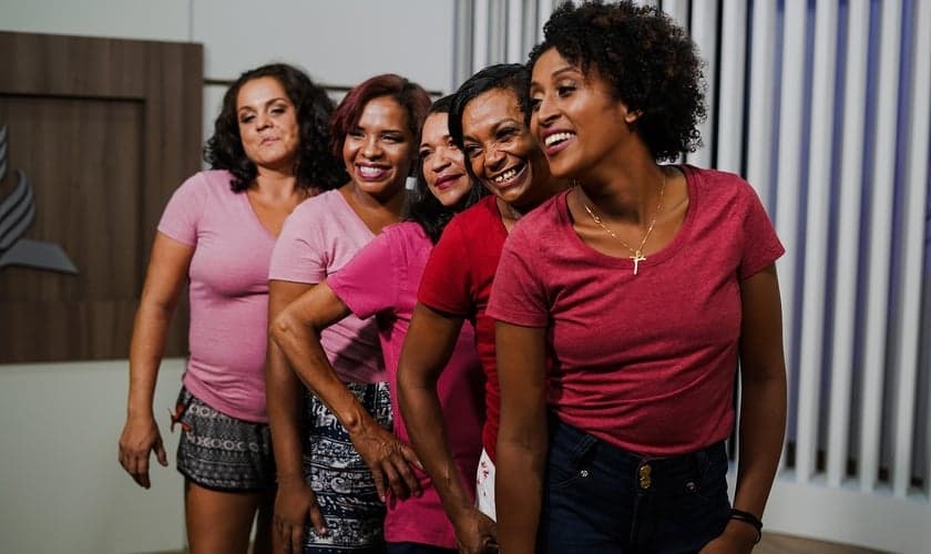 As mulheres participaram de sessão fotográfica após dia de beleza. (Foto: Arthur Henrique)