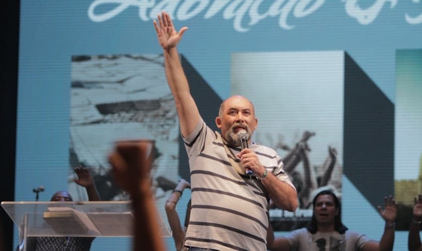 Pr. Hudson Medeiros, líder do ministério Brasil de Joelhos. (Foto: Reprodução/Rede Super)