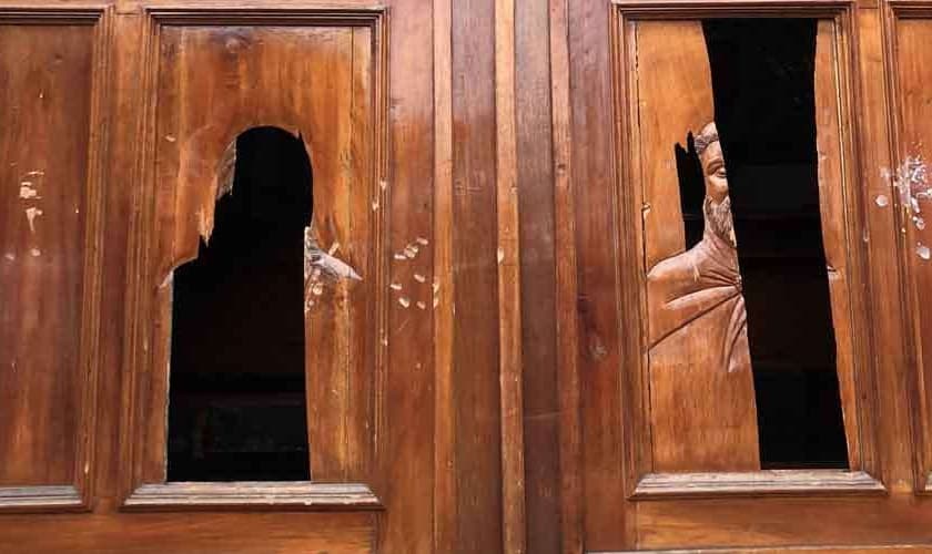 Danos causados por feministas ao Templo Expiatório do Sagrado Coração de Jesus, conhecido como "El Beaterio". (Foto: CATOLIN)