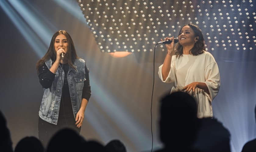 Thaiane Seghetto está lançando "Perto Eu Quero Estar", com participação de Julia Vitória. (Foto: Divulgação)