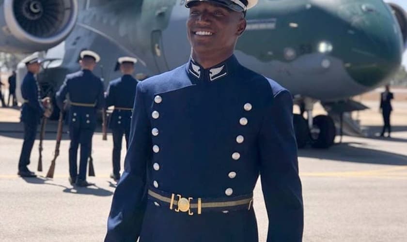 Depois de morar na rua, Adson Quintino realizou o sonho de entrar na Força Aérea Brasileira. (Foto: Arquivo Pessoal)