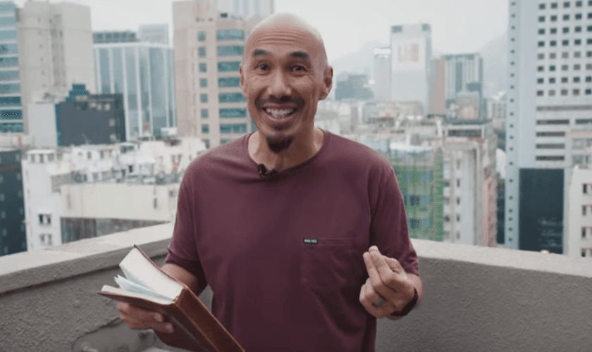 Francis Chan grava mensagem de encorajamento aos cristãos. (Foto: Reprodução/YouTube/Crazy Love)