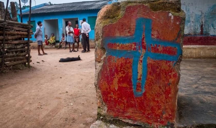 Os cristãos em Kandhamal, na Índia, se reúnem fora de igreja reconstruída em setembro de 2018. (Foto: John Fredricks/NurPhoto via Getty Images)