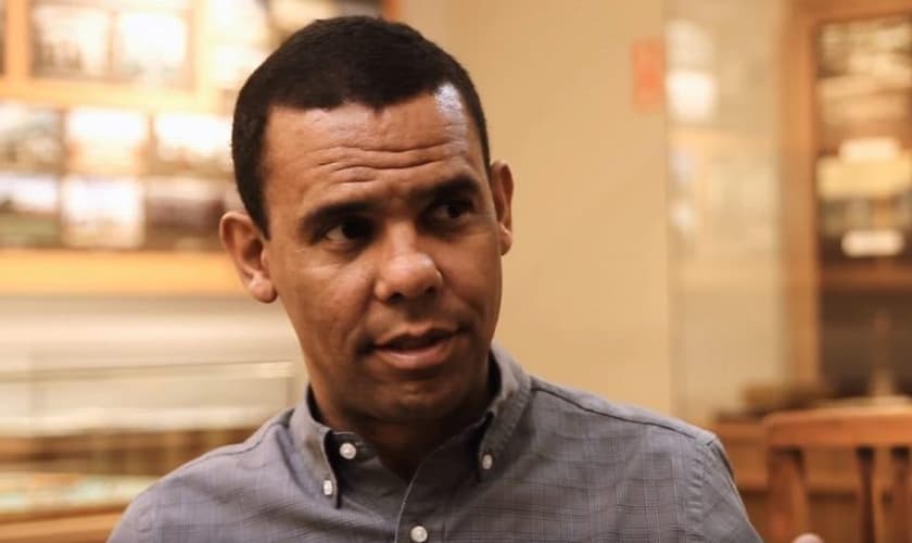 Rodrigo Silva é doutor em teologia e historiador. (Imagem: Youtube / Reprodução)