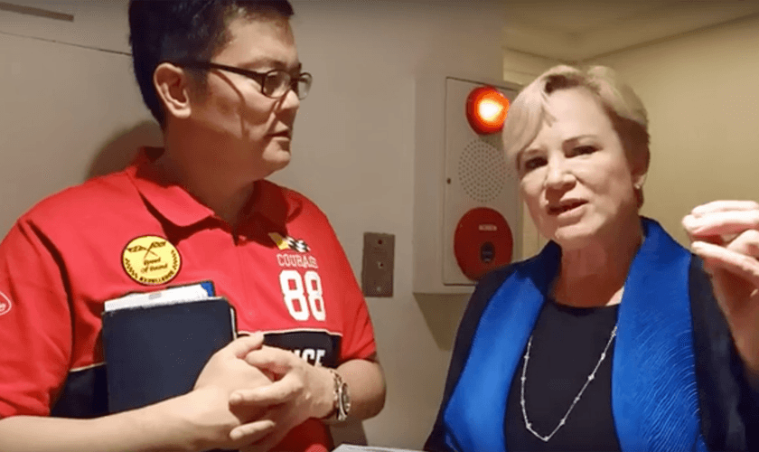 Heidi Baker com o pastor Hiram Pangilinan em Manila em 13 de março de 2020. (Foto: Reprodução/God Reports)
