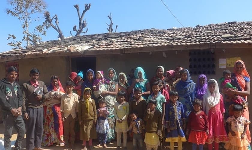 Membros de uma comunidade cristã em uma área rural da Índia. (Foto: Reprodução/Evangelical Focus) 