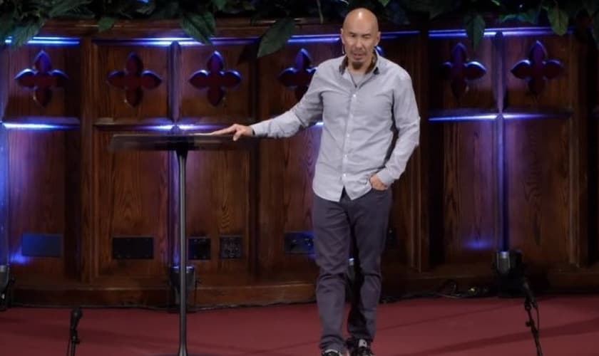 O pastor e autor Francis Chan. (Foto: YouTube / Moody Bible Institute)