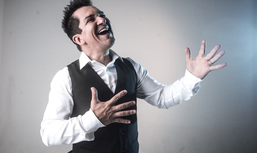 Regis Danese está lançando seu novo clipe "Desertos". (Foto: Divulgação)