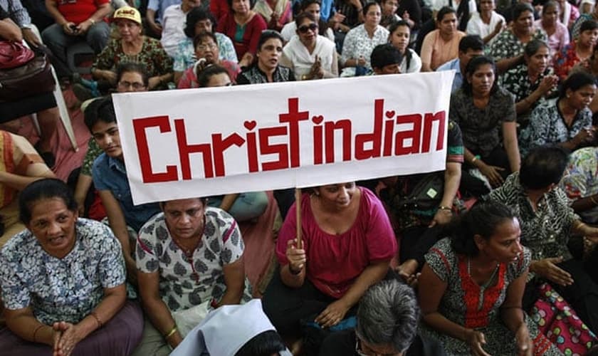 Cristãos protestam na Índia. (Foto: Reprodução/ The Express Tribune)