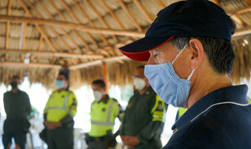 Tearfund ora e entrega alimentos para 500 famílias vulneráveis na Colômbia, como resposta à pandemia de coronavírus. (Edrei Cueto / Tearfund)