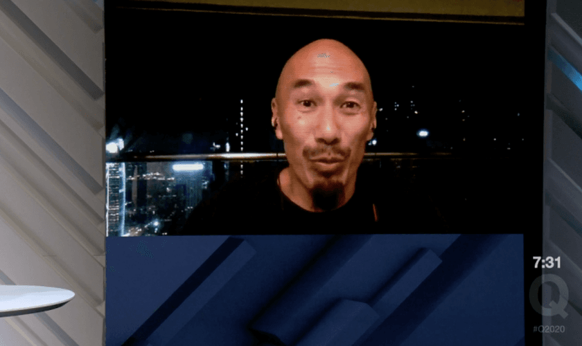 Francis Chan fala na Q Conference via transmissão ao vivo de Hong Kong. (Foto: Q Conference)