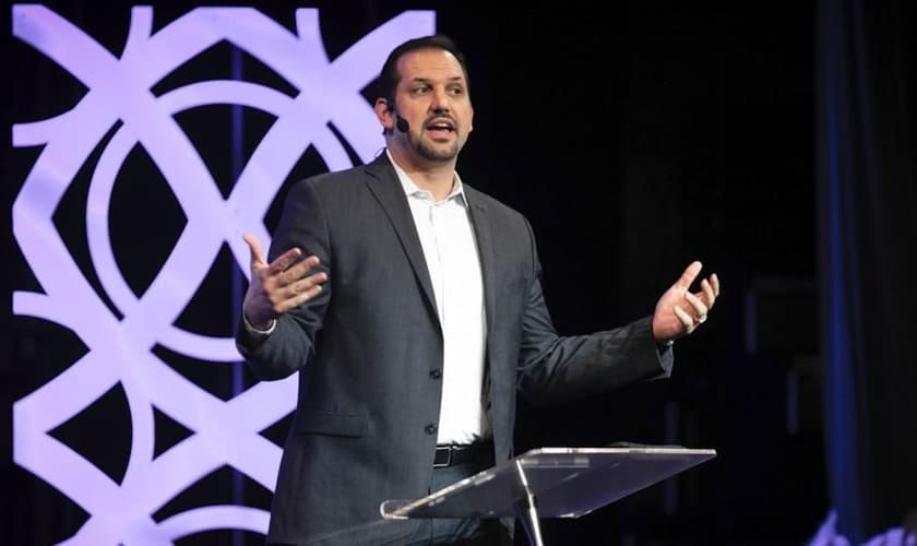 Abdu Murray era um apologista muçulmano e se converteu ao cristianismo após pesquisar sobre a Bíblia. (Imagem: Youtube)