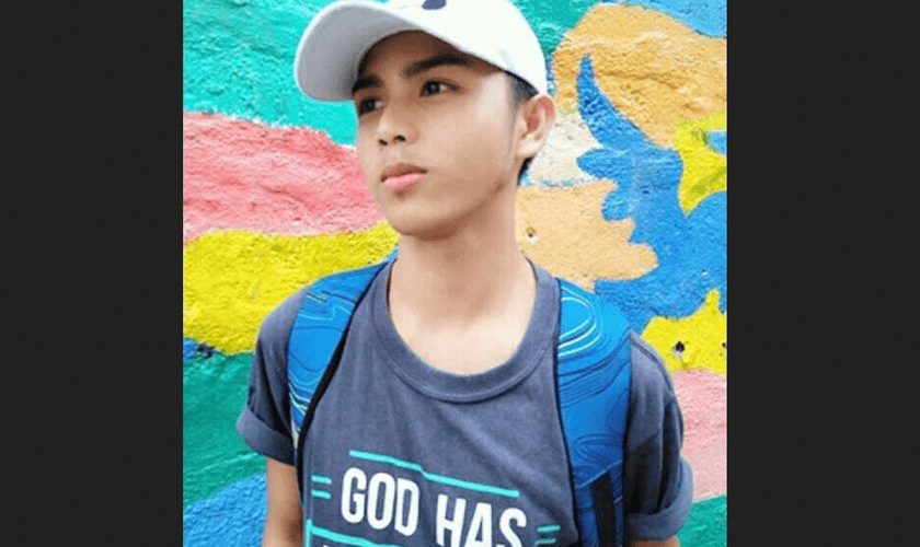 EJ Brosas agora em uma vida transformada por Jesus. (Foto: Reprodução/United Bible Societies)