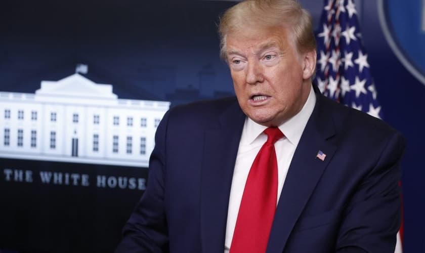 Trump falou com a mídia na Casa Branca, na última sexta-feira, sobre seu pedido que as igrejas sejam reabertas. (Foto: AP Photo/Alex Brandon)