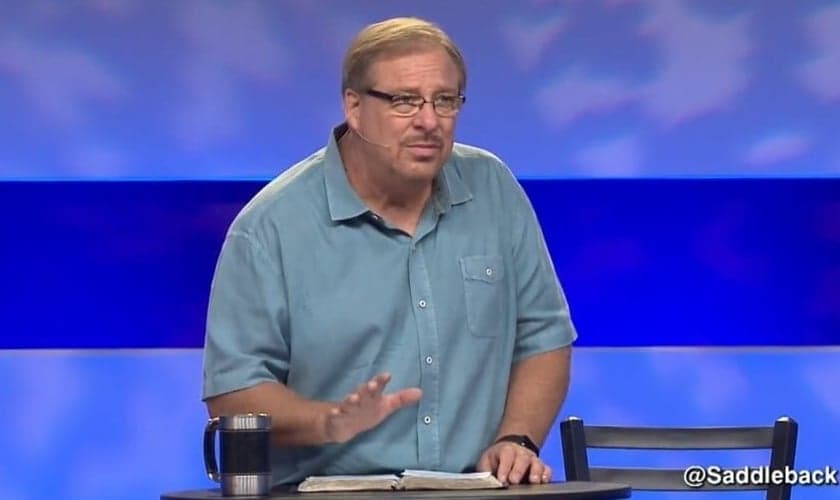 Rick Warren: “Mude do pensamento autocentrado para o pensamento centrado nos outros.” (Foto: Reprodução/ Saddleback Church)