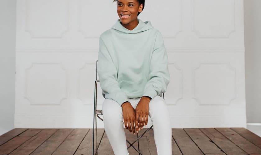 Letitia Wright fala sobre a importância da Bíblia em sua vida em entrevista a YouVersion. (Foto: Divulgação)
