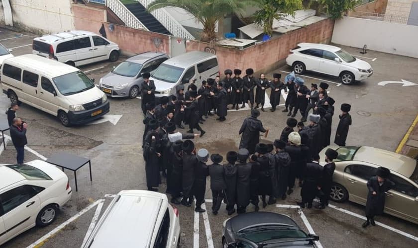 Entrada da congregação messiânica de Beit Hallel bloqueada por ultraortodoxos. (Foto: Reprodução / Beit Hallel)