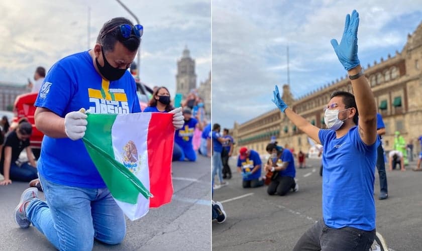 Cristãos em oração nas ruas do centro da Cidade do México, capital do país. (Foto: Marcha de Gloria)